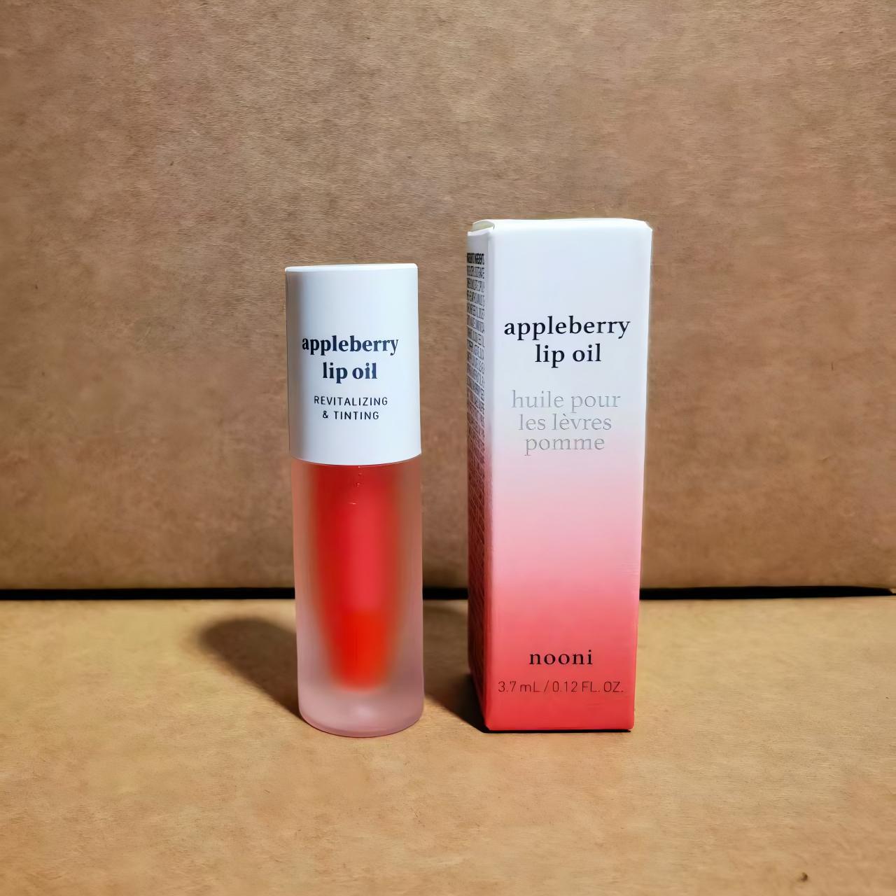 Lip Oil for Moisturizing and Smoothing