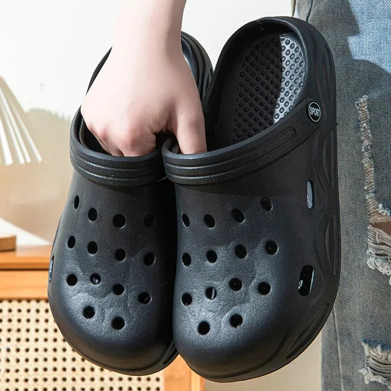 Fashion Women Slippers New Summer Slippers Outdoor Beach Slippers Classic Soft Men Garden Slippers Home Men Clogs Slippers