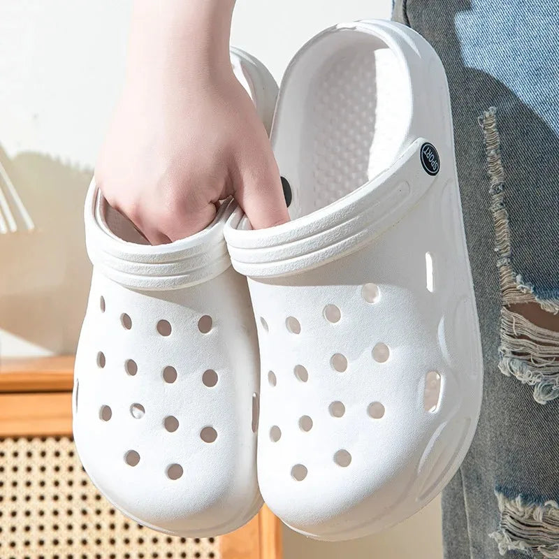 Fashion Women Slippers New Summer Slippers Outdoor Beach Slippers Classic Soft Men Garden Slippers Home Men Clogs Slippers