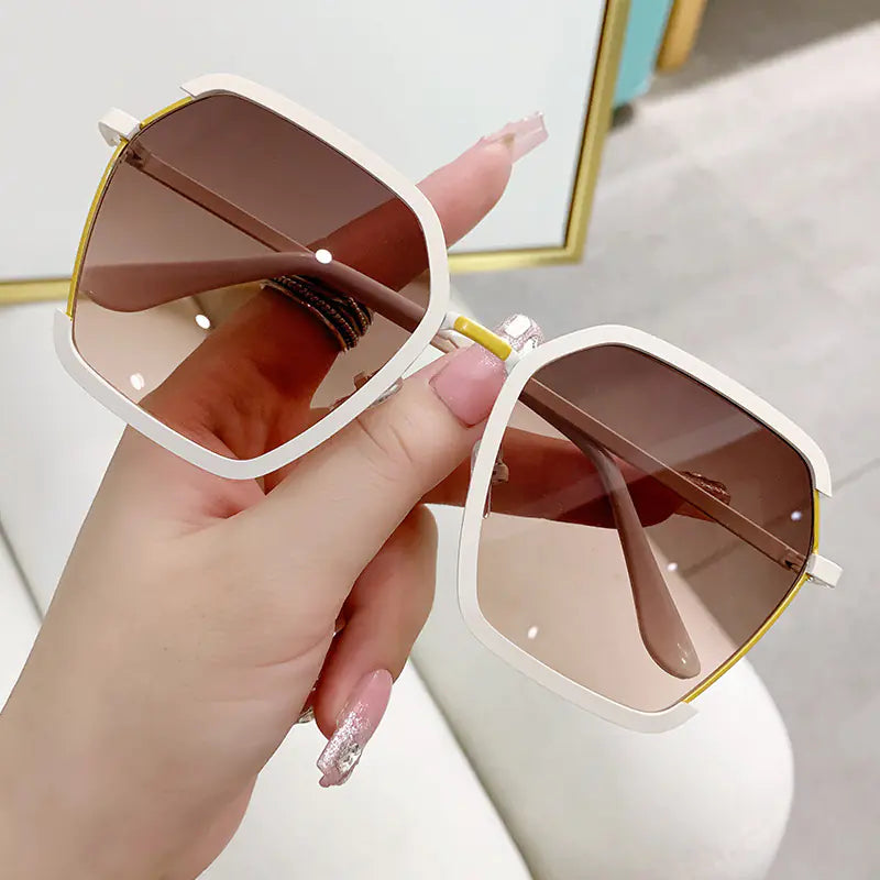 2022 Fashionable UV Protection Sunglasses for Women