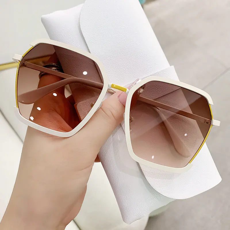 2022 Fashionable UV Protection Sunglasses for Women