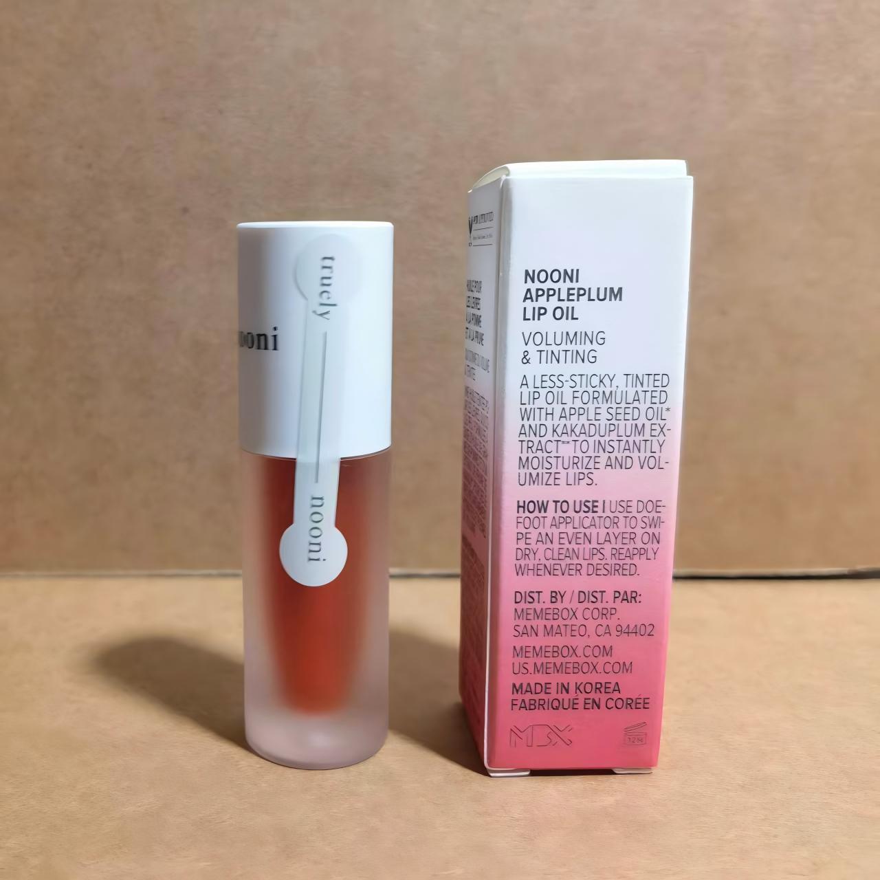 Lip Oil for Moisturizing and Smoothing