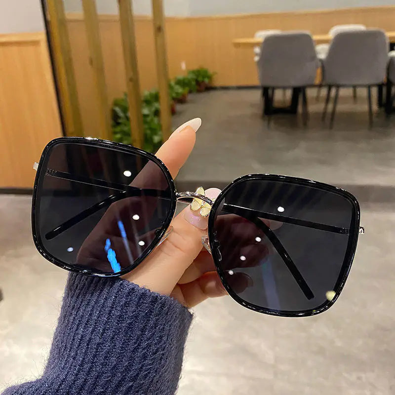 Trendy Retro Sunglasses for Women - UV Protection
