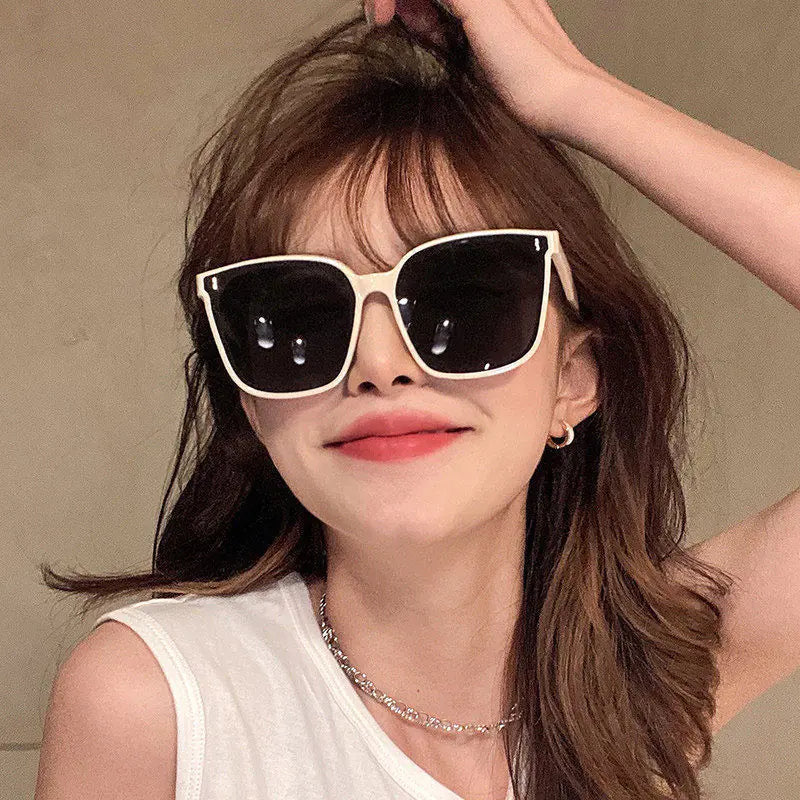 Trendy Retro Sunglasses for Women - UV Protection